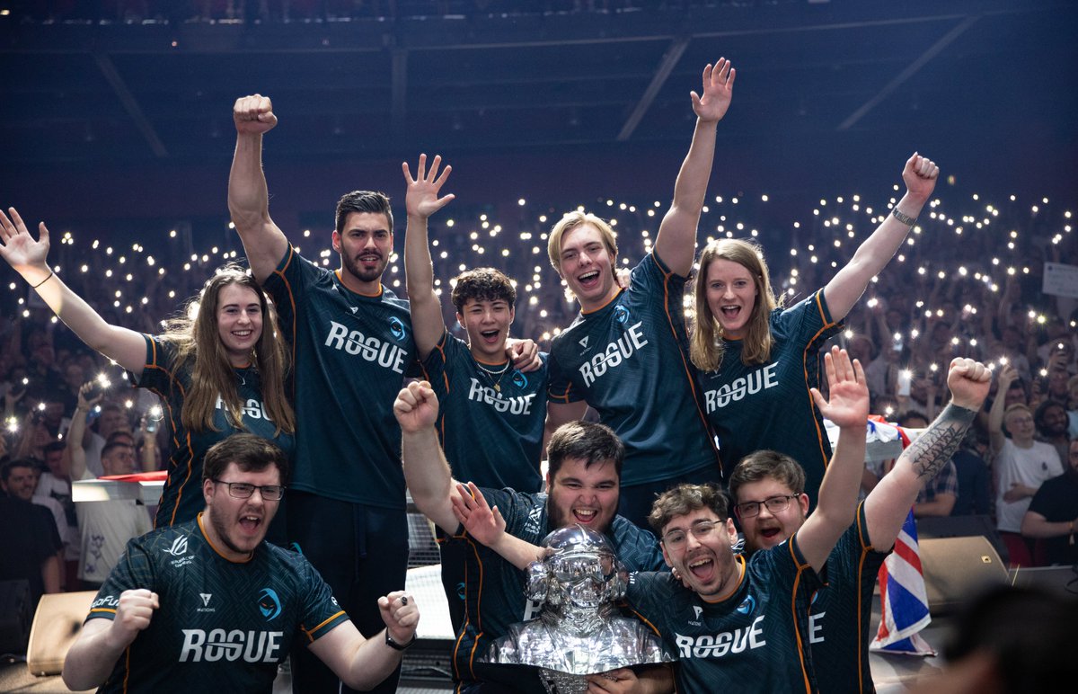 Our final dance in 2022, The Berlin Major. We are so grateful to this roster and the legacy they secured under the Rogue banner.