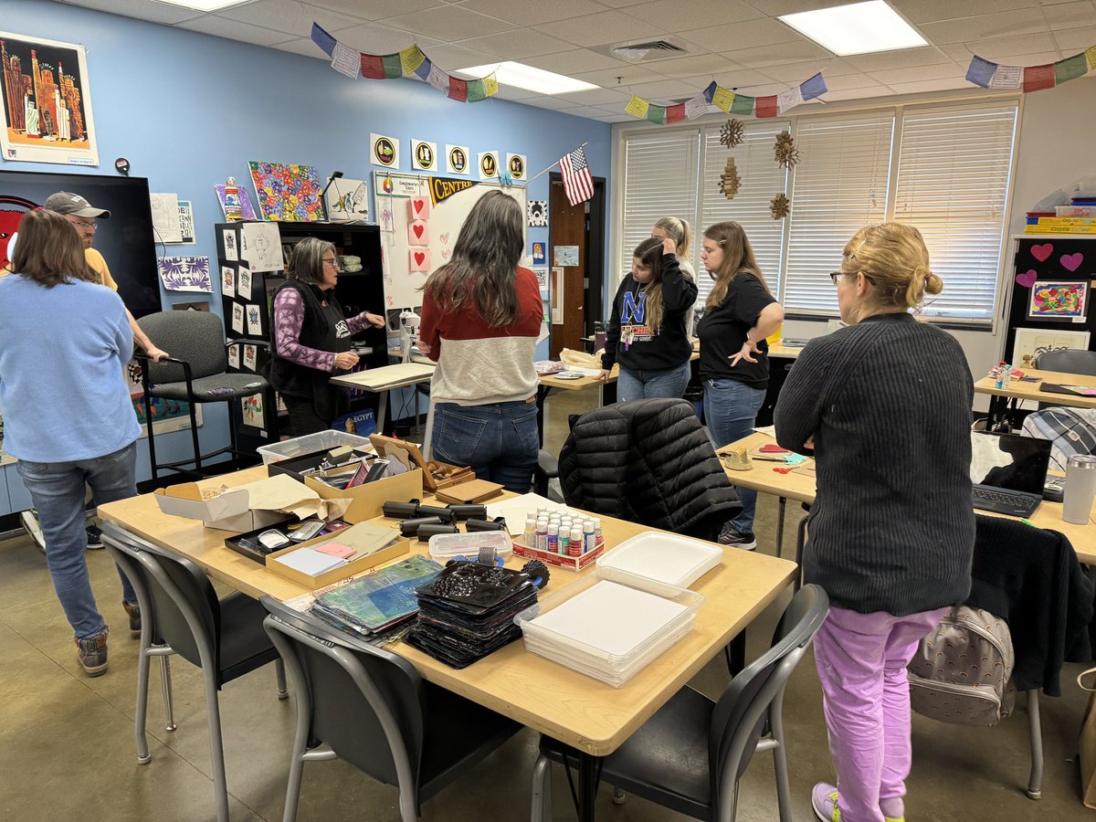 BristowCreates's tweet photo. Printmaking workshop with Missi Carini @bristowelem @WarrenCoSchools https://t.co/ELWHid80IM