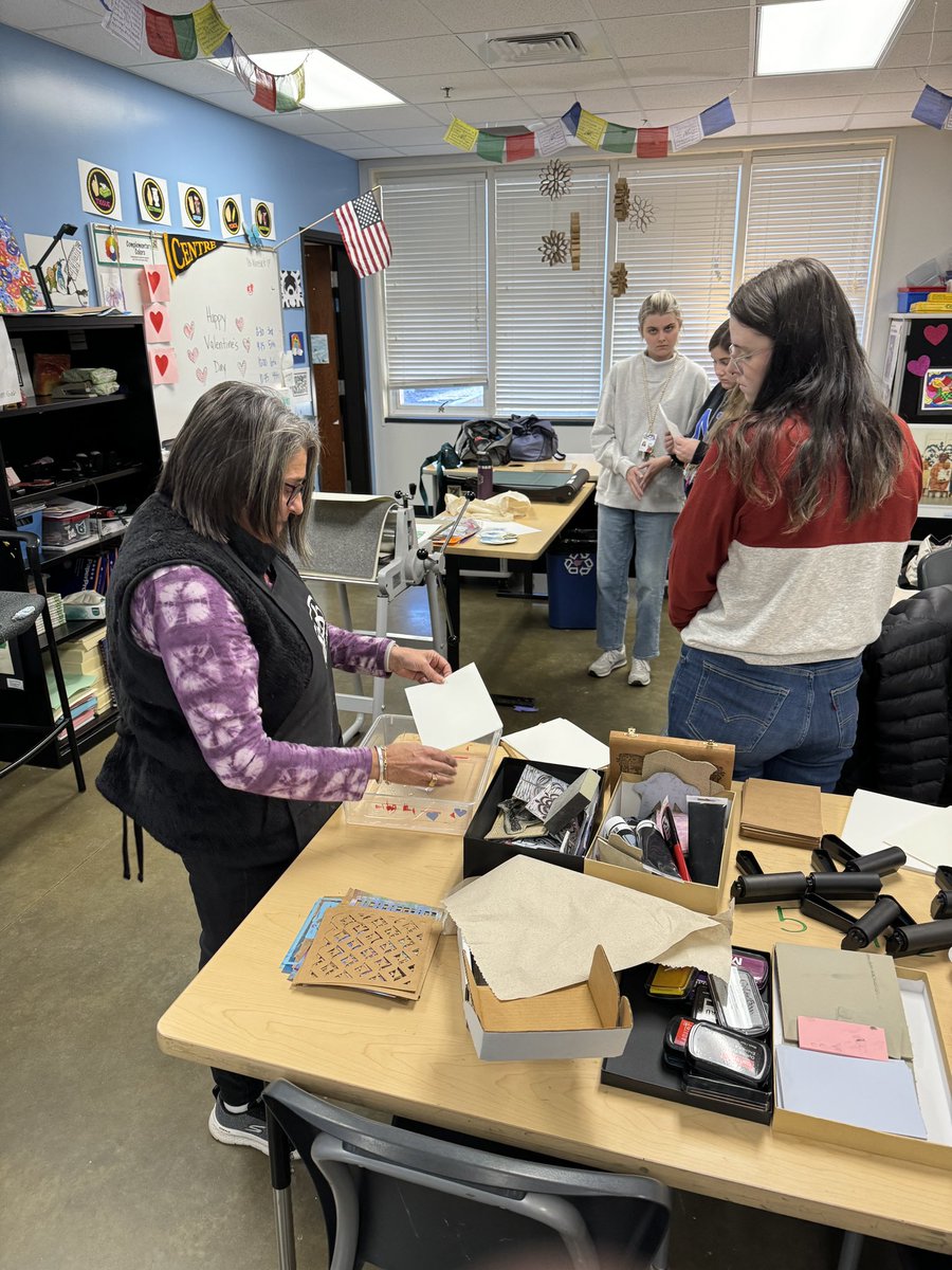 BristowCreates's tweet photo. Printmaking workshop with Missi Carini @bristowelem @WarrenCoSchools https://t.co/ELWHid80IM