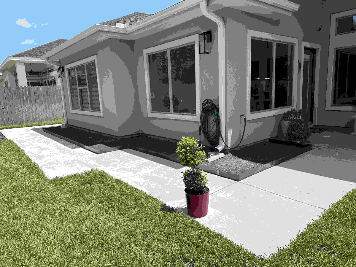 edgeright's tweet photo. "This product is absolutely gorgeous! This product is an immediate upgrade to our landscape and compliments the look of our home. Easy to install.  Will be looking to replace the entire backyard edging with this instead! "-Julian https://t.co/Bc5X1Exivv