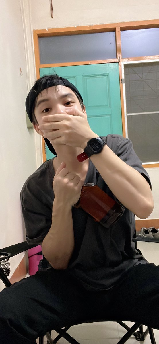 Shobyed08's tweet photo. ช่างแม่งดอกไม้ ช่างแม่งวาเลนไทน์เถอะ 😍 https://t.co/qEAWwNRvIU