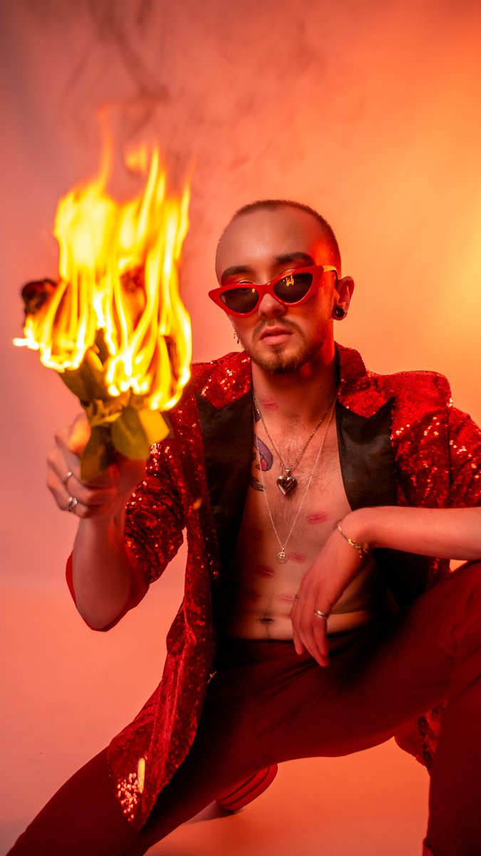 O Valentine's Day photoshoot featuring the incredibly talented @Smoke_In_Your_Eye

Slide into our DMs or drop us an email at info@shapeshifterstudios.co.uk to discuss your dream photoshoot! #ValentinesDayPhotoshoot #ModelPortfolio #shapeshifterstudios #warringtonbusiness
