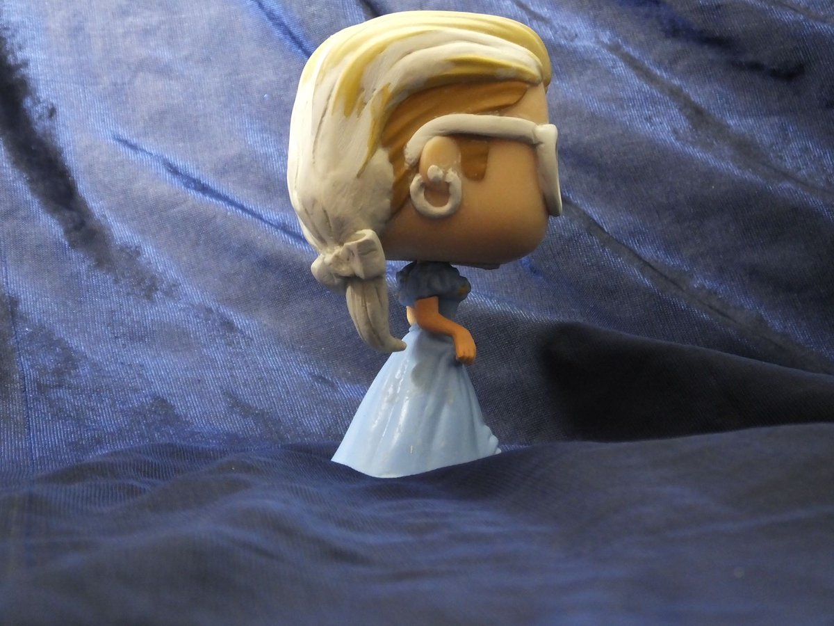 MAKING A FUNKO WITH GEOMFIX MODELLING PUTTY

Geomfix is by far and away our most versatile modelling putty, used for...well, everything

Here is a throwback to when just_a_lil_bit_crafty used it to sculpt a Cinderella inspired Funko  🤓

#funko #funkpop #sculpture