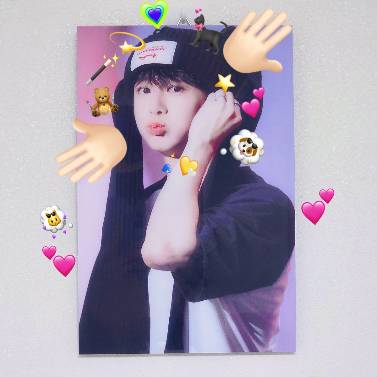 생카 이벤트 당첨으로 너무 사랑스러운 채진스 액자를 받았어요ᕬᕬ🩷
너무 귀여워서 제가 한입에 삼킨 뻔 했답니다! 채진스 소중하게 잘 걸어둘게요 고마워요 ◜◡◝💜