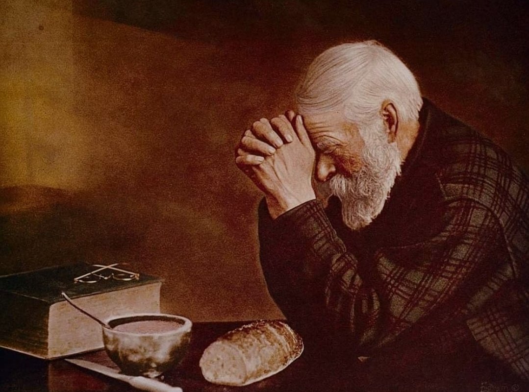 قال أبى .."الذاكرة لا تحتفظ بالوجوه بقدر ما تحتفظ بالمواقف لان المواقف لا تُنسى"