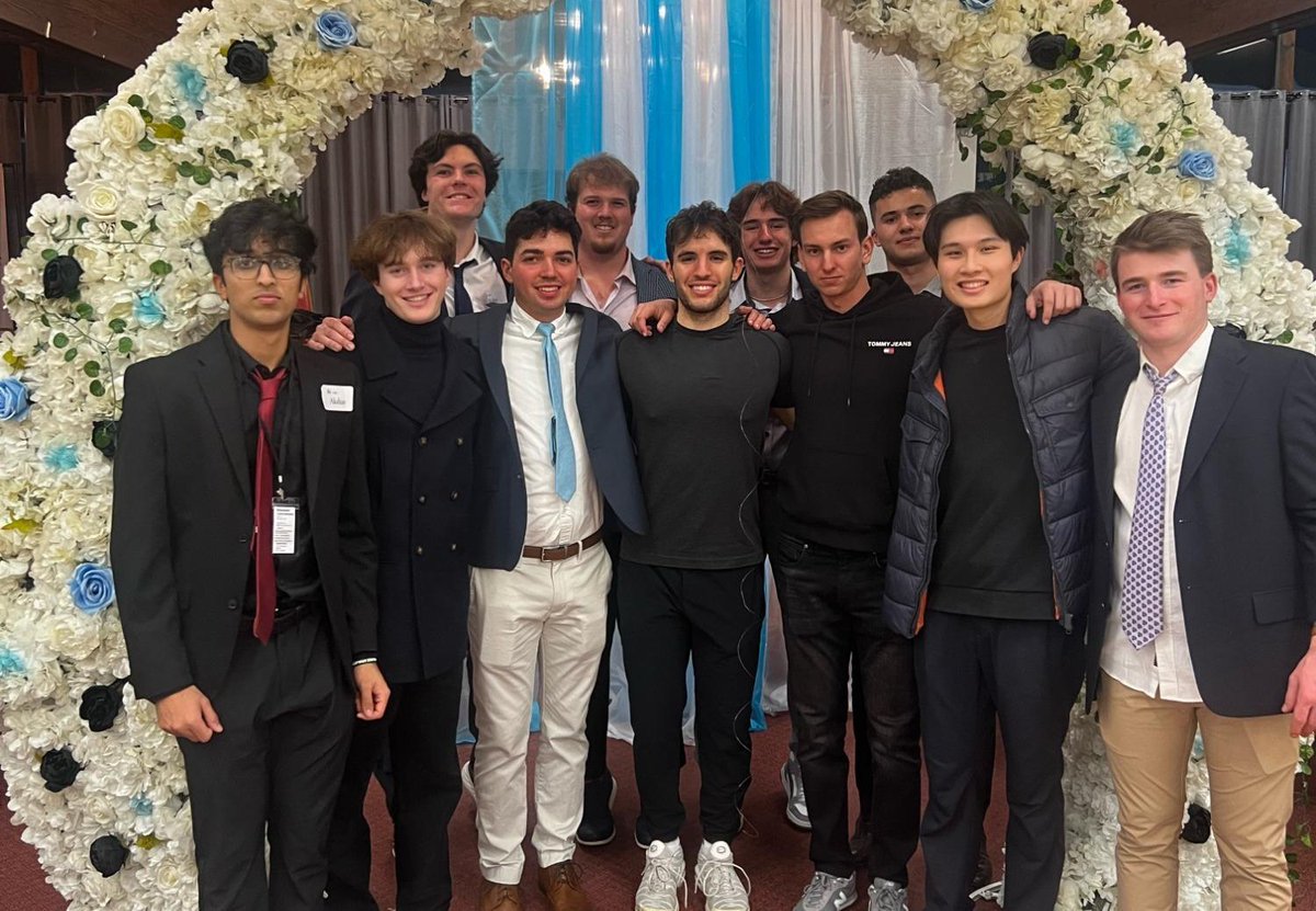 JaspersGolf's tweet photo. Men's Golf:  A Night to Shine
📰 https://t.co/1dkdtYuSee https://t.co/JEu68HvjeY