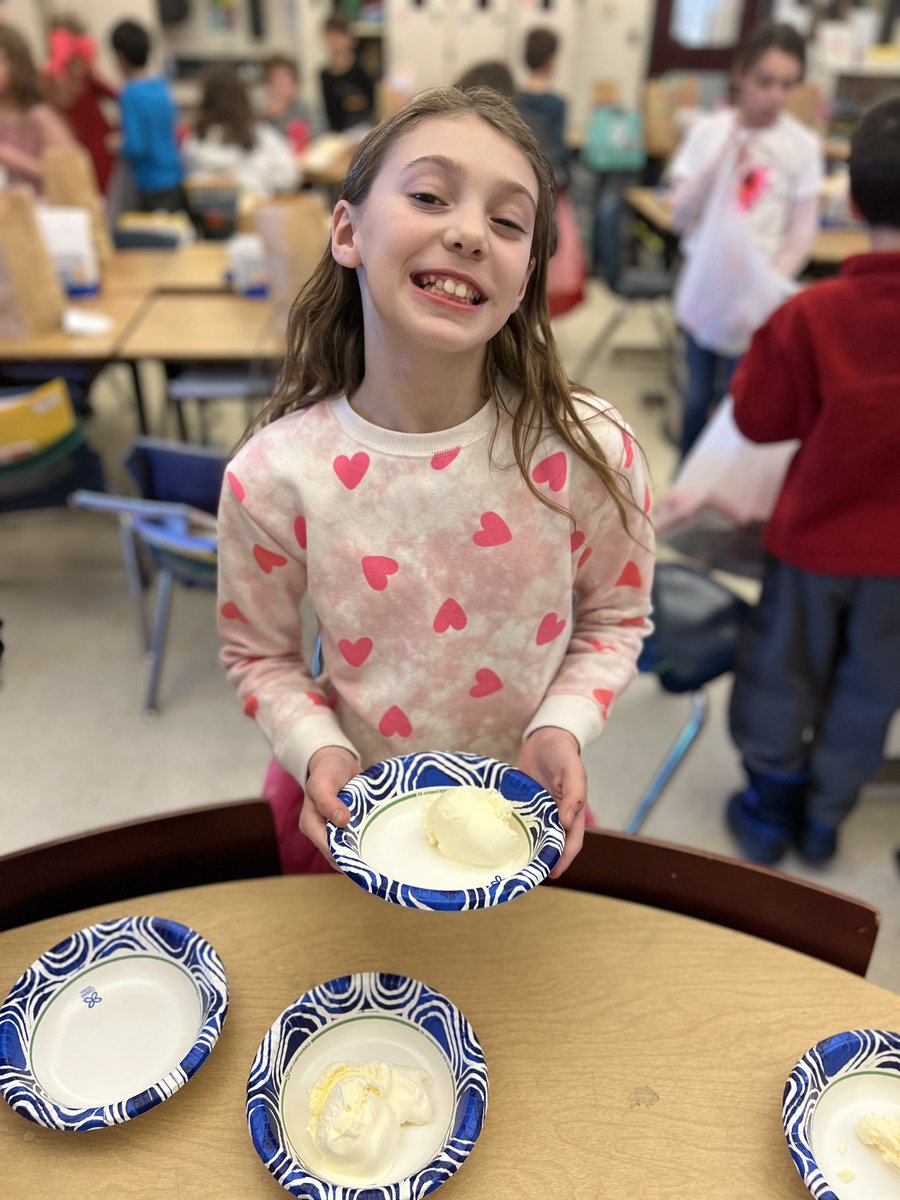 ClassWithMissK's tweet image. Happy Valentine’s Day from 3-6! 🍨🩷