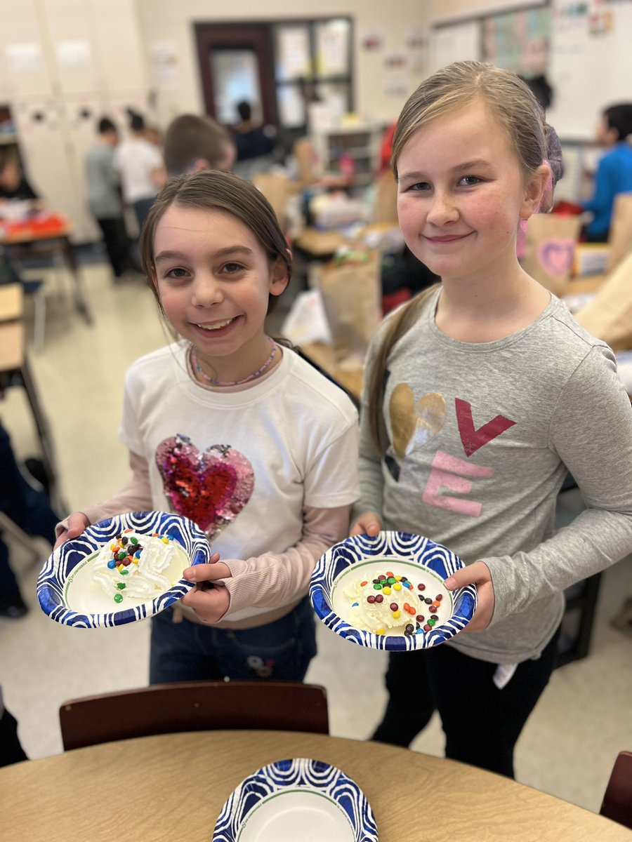 ClassWithMissK's tweet image. Happy Valentine’s Day from 3-6! 🍨🩷