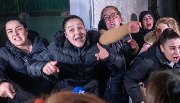 ¿Imaginas que tras el asesinato a los guardias civiles, la narcolancha de los supuestos asesinos, hubiera quedado varada al quedarse sin máquina, por el oleaje y los desperfectos que había sufrido después de abordar a los compañeros?

¿Imaginas que la Guardia Civil hubiera tenido