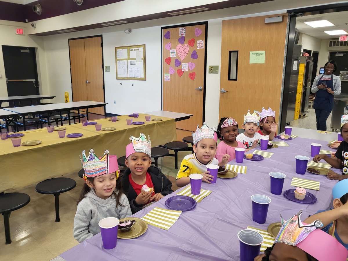 smallen7883's tweet photo. Had our culminating activity for our Kings and Queens unit! Kids loved the tea party! #hazelgrove #jaynehafner https://t.co/Vj1H0IvMeL