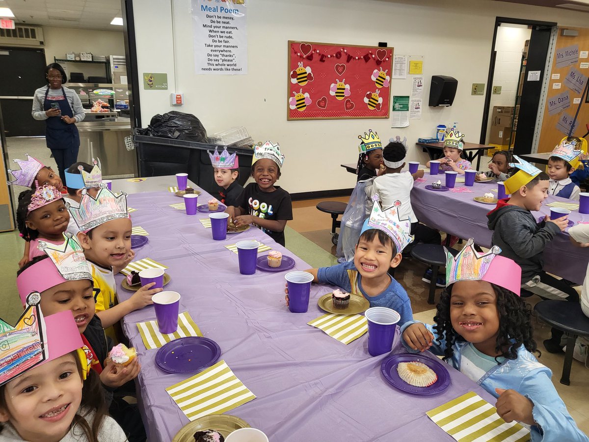 smallen7883's tweet photo. Had our culminating activity for our Kings and Queens unit! Kids loved the tea party! #hazelgrove #jaynehafner https://t.co/Vj1H0IvMeL