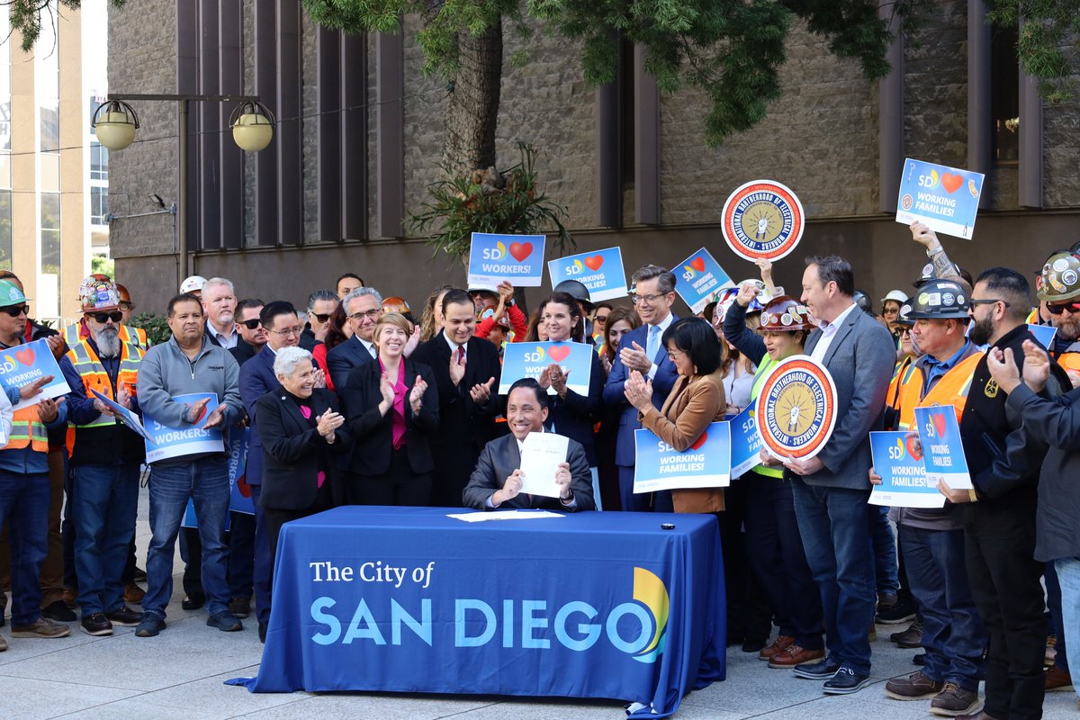 CMRaulCampillo's tweet photo. This morning, @MayorToddGloria signed the citywide Project Labor Agreement (PLA) into law. I couldn’t be more honored to stand with workers and join so many City and union leaders this morning for the PLA signing ceremony. Today is an exciting day for the future of San Diego. https://t.co/DUY3YbyYIA