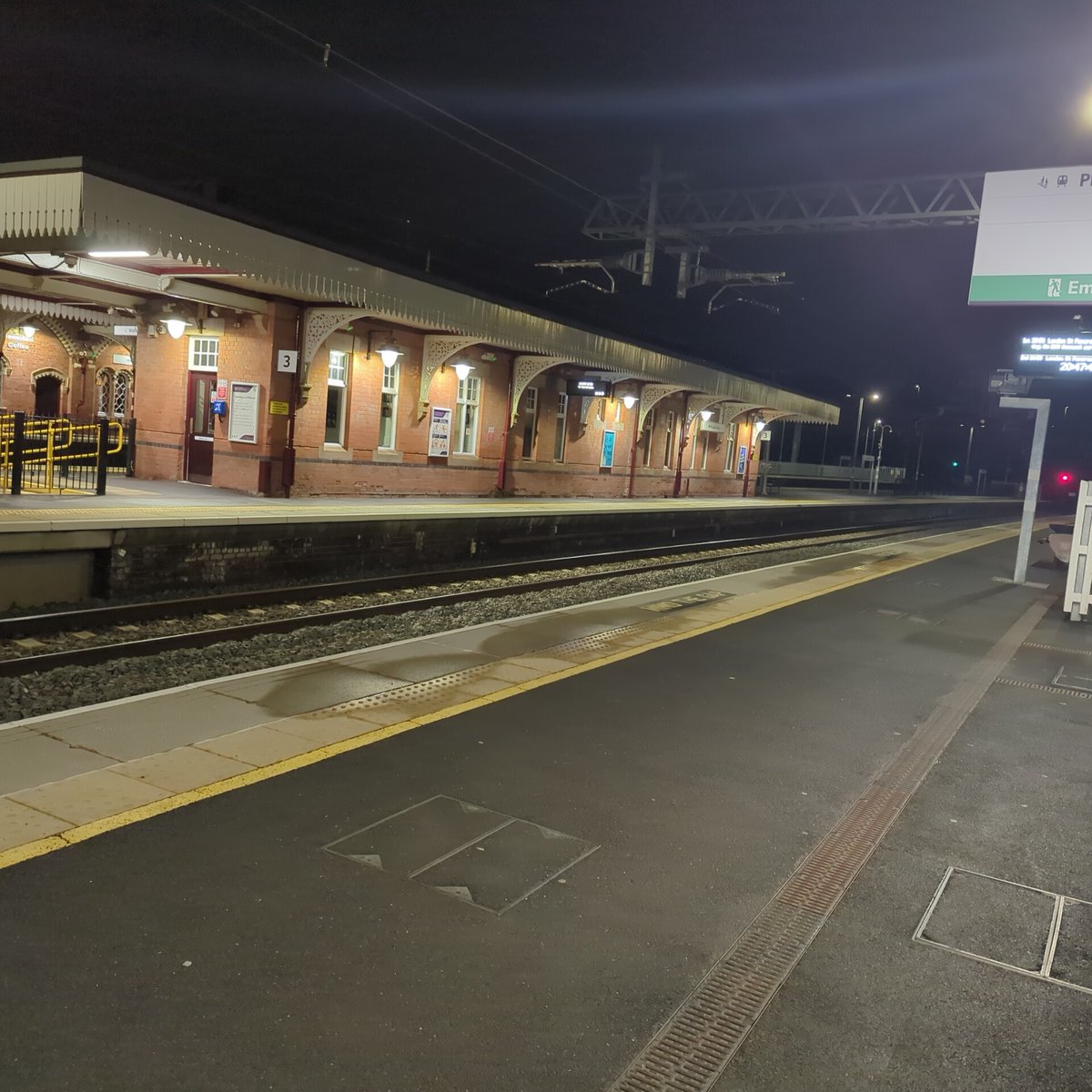 SlyFireFox's tweet image. My late evening journey to #PHPUK24 begins