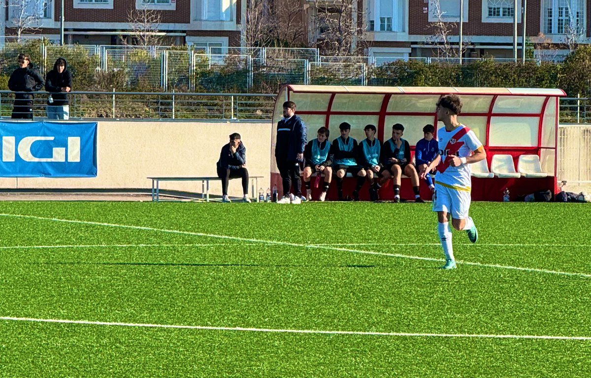 Manutorres96's tweet photo. Doy por finalizada mi etapa en el @PintoAcademia . 
Me llevo varios años de aprendizaje y momentos increíbles. 
Cuando llegas mentalmente al límite, toca descansar, desconectar y recargar pilas para lo que venga⚽️🧠💪🏻 https://t.co/FnFjzi3fPm