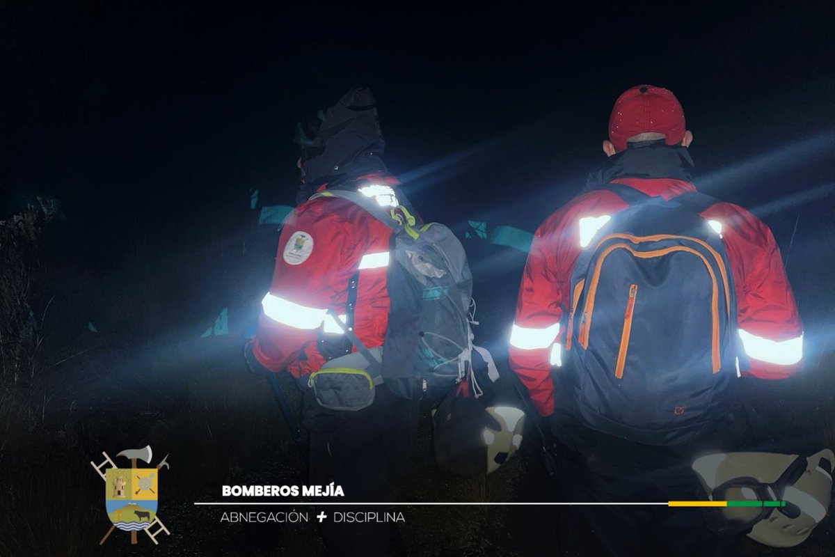 BomberosMejia1's tweet image. 3 excursionistas fueron rescatados 🧗♂️ luego de operativo de búsqueda de más de 14 horas en el volcán Corazón.
2 unidades y 8 efectivos de #BomberosMejía 🚒🔰 se activaron 💪🏼🚨 inmediatamente la tarde de ayer para empezar con las labores de búsqueda y rescate.
