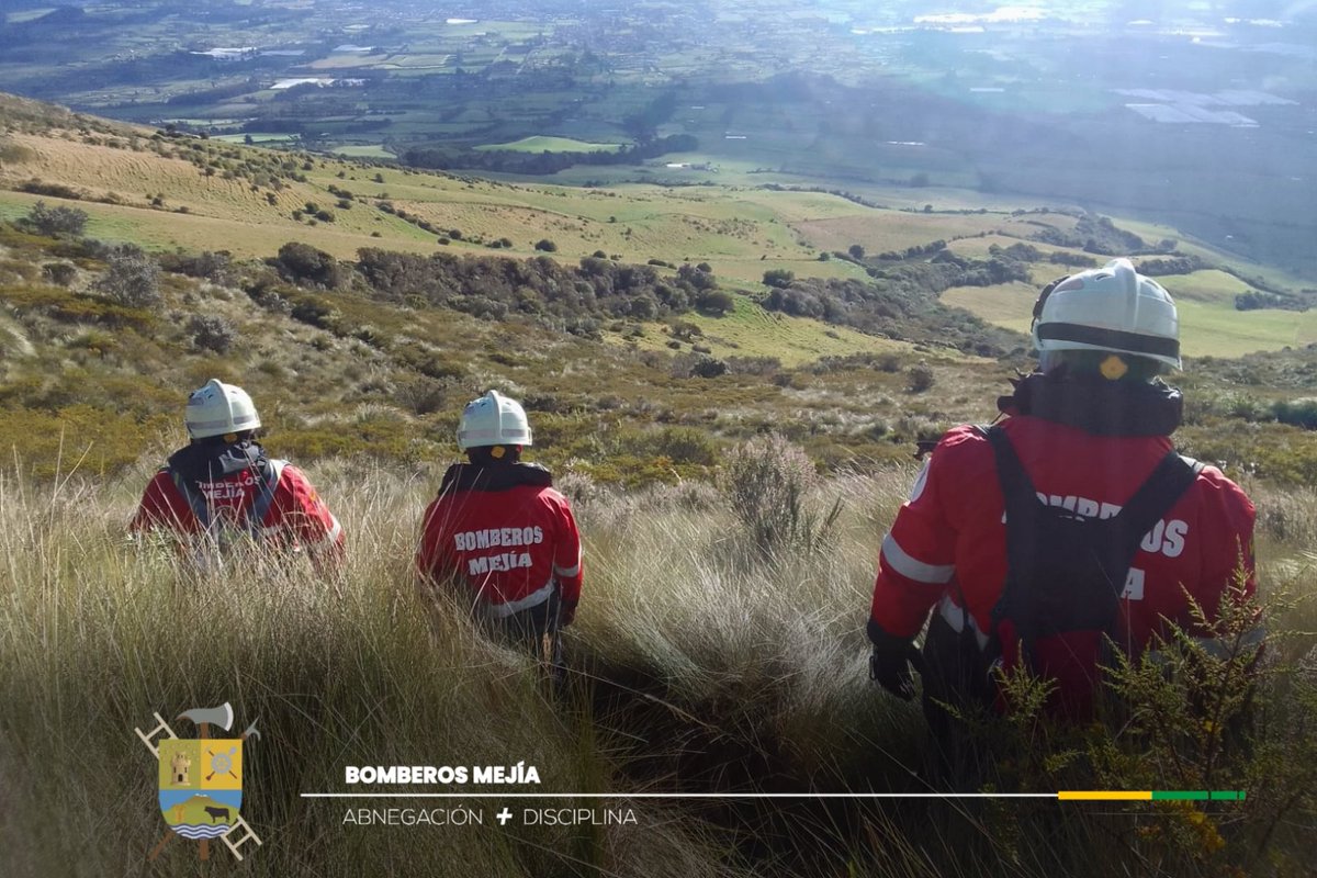 BomberosMejia1's tweet image. 3 excursionistas fueron rescatados 🧗♂️ luego de operativo de búsqueda de más de 14 horas en el volcán Corazón.
2 unidades y 8 efectivos de #BomberosMejía 🚒🔰 se activaron 💪🏼🚨 inmediatamente la tarde de ayer para empezar con las labores de búsqueda y rescate.