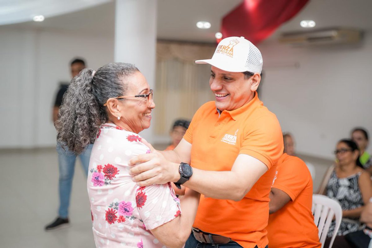 JorgeAgudeloA's tweet photo. Quiero expresar mi más sincero agradecimiento a los miembros de la Asociación de Sordos del Magdalena, ASORMAG, por su apoyo inquebrantable, dedicación y compromiso con esta causa; ustedes son verdaderamente inspiradores y nos impulsan a seguir adelante con determinación y gratitud.

De ustedes me llevé una enseñanza invaluable, sus voces, aunque en silencio, resuenan con fuerza y nos recuerdan que juntos podemos superar cualquier desafío.

Me siento motivado a seguir trabajando arduamente para construir una sociedad más inclusiva y accesible para todos. Cuando volvamos, ustedes serán protagonistas para la Santa Marta que desde Fuerza Ciudadana, junto a nuestro líder y presidente fundador @carlosecaicedo, hemos soñado. 

Con su apoyo, #ElCambioNoSeLoRobarán, porque el Cambio somos todos. 🧡