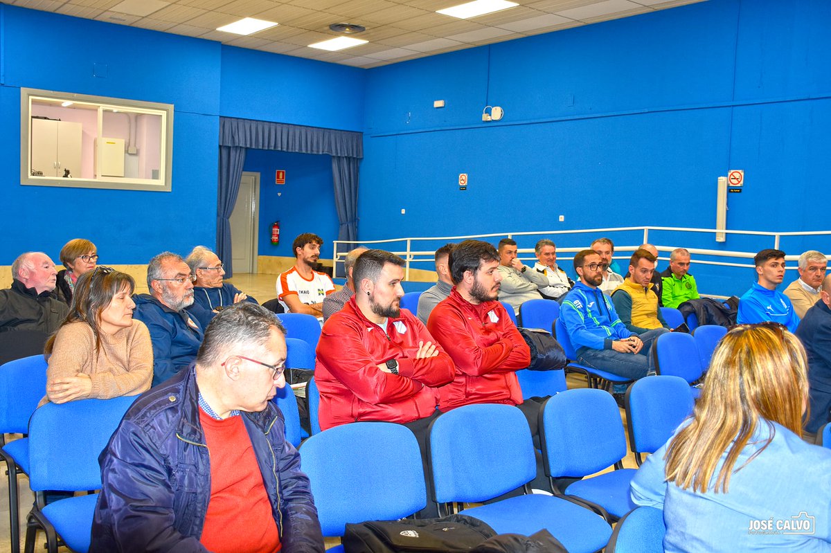 🤝🏻El Ayuntamiento de Getafe en colaboración con la RFFM ha iniciado una campaña de concienciación para erradicar la violencia en los campos de fútbol

👋🏻Con el presidente <a href="/PacoDiezRFFM/">Paco Díez</a> y el concejal de Deportes, <a href="/F_Javier_Santos/">Francisco Javier</a>

❌Con la violencia en el deporte, Tolerancia Cero