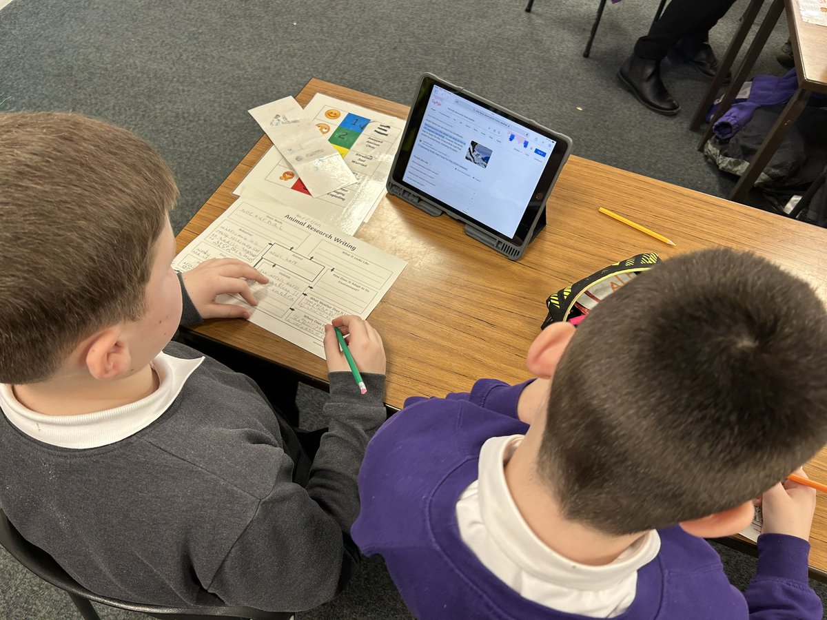 MrsMcLachlanBPS's tweet photo. Our new topic on the Arctic has begun. Today we used topic books and iPads to research Arctic animals. #BPSIDL https://t.co/aT5S3gCqaU