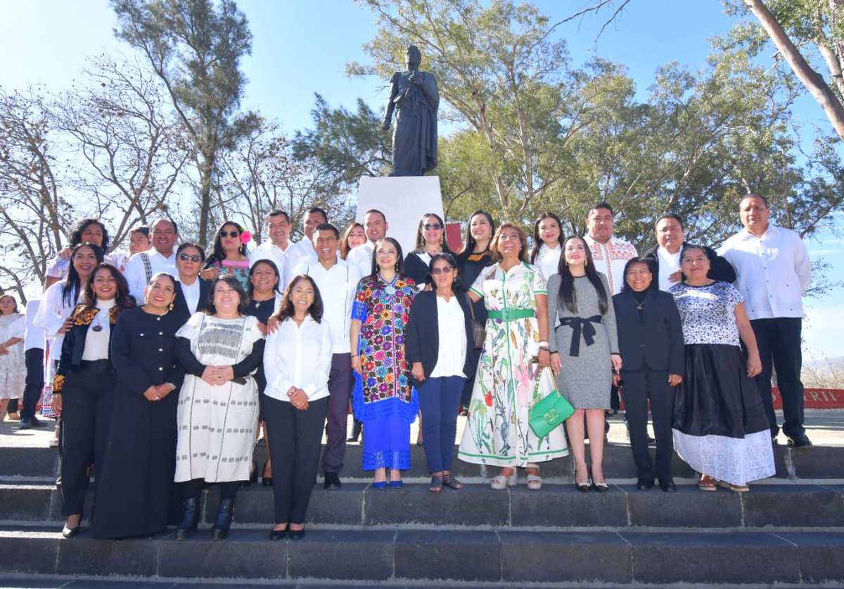 XochitlJazminV's tweet photo. Hoy en #Cuilápam de Guerrero asistimos junto al Gobernador @salomonj a la ceremonia por el 193 aniversario luctuoso del General Vicente Guerrero Saldaña, uno de los grandes héroes de la Primera Transformación de nuestro país. 
Agradezco al Presidente Municipal @JavierMorenc por brindar una cálida recepción a las y los Diputados del estado de #Guerrero.
