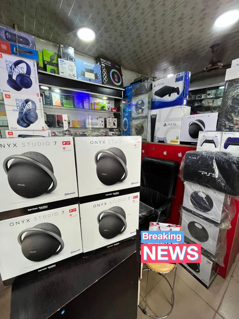 Ice_bobby_J's tweet photo. @MissPearls You can Reach out to me For all  Apple Phones and Android phones too. All Device Accessories and Gadgets also Available including Power Banks, Chargers, PS5 and PS4.  09157027398 I deliver to any state 24/7. https://t.co/i3bTtGCdoe