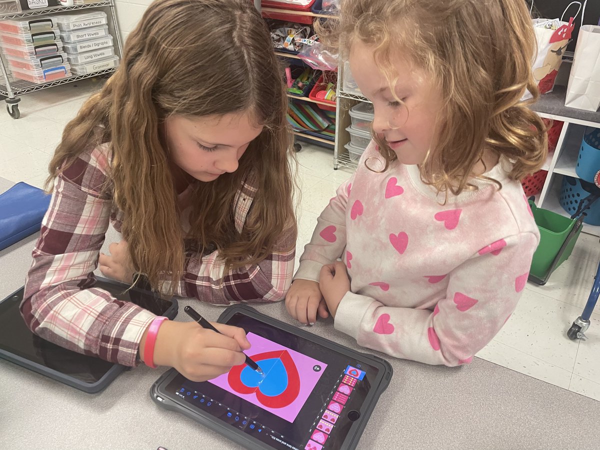 cyoungmoore76's tweet photo. Valentine's Day treat here at BSE! Fifth grade Ss worked on Place Value with their Kindergarten buddy in Keynote. #creatingleaders #AppleDistinguisedSchools @AppleEDU @cville_schools https://t.co/fdlcSPWIxR