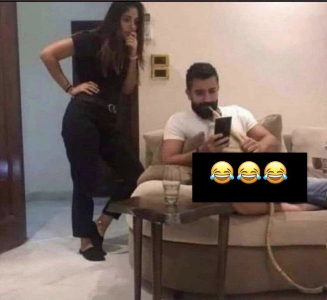 9lzzz's tweet photo. @7G7II وضع بعض الناس مع الخميس🤣🤣🤣🤣 https://t.co/3FehS78PZM