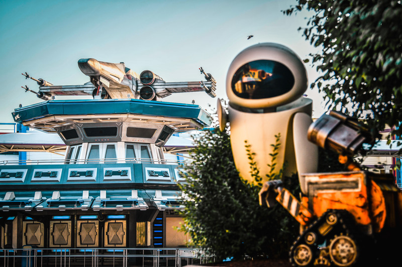 magicdlp_de's tweet photo. WALL·E  und Eve  😍

#Disneylandparis #magicdlp https://t.co/jcNZeY4l1B