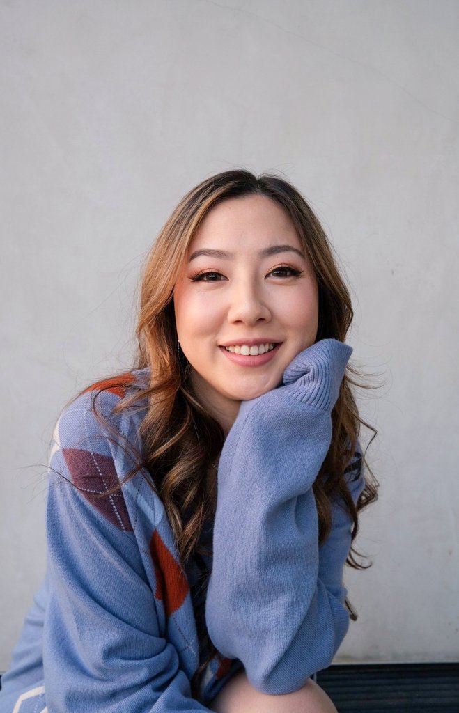 fuslie's tweet photo. happy valentine's day 😚🩷!!! 
i want chocolate and macarons ty https://t.co/G2CsuN9tCA
