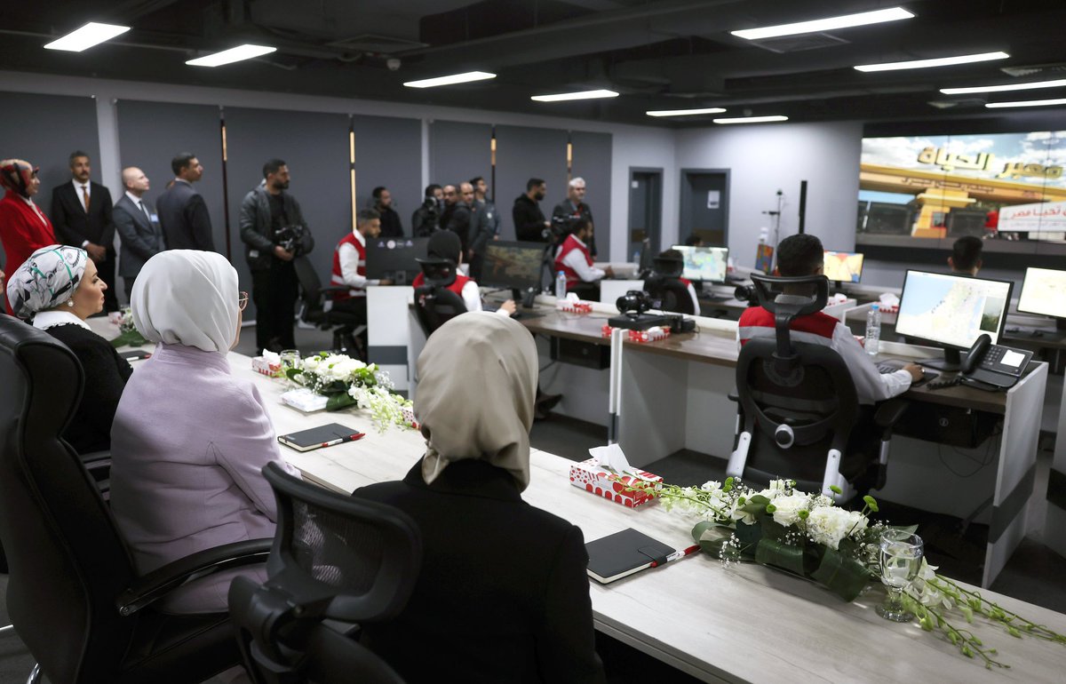 First Lady Emine Erdoğan paid a visit to the Egyptian Red Crescent in Cairo, along with the First Lady of Egypt Intissar al-Sisi and Türkiye’s Minister of Family and Social Services, Mahinur Özdemir Göktaş. In this important visit, which was also attended by the President of