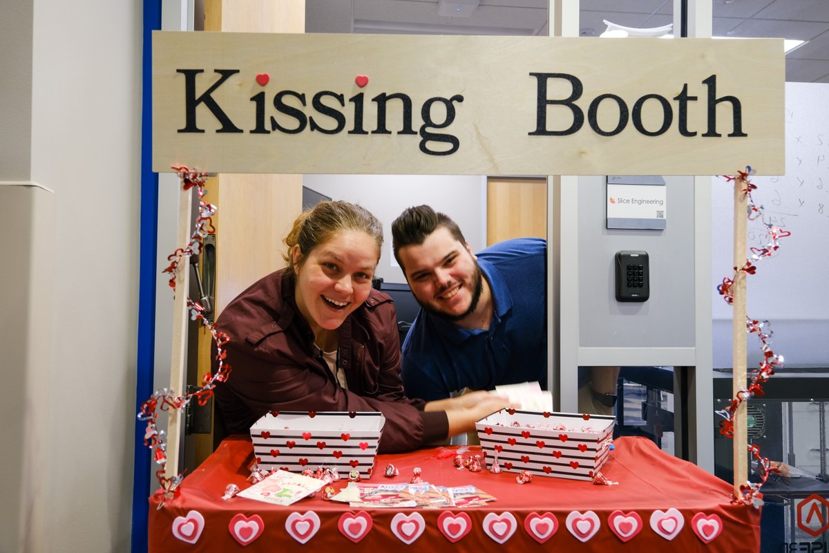 UFInnovate's tweet image. Happy Valentine&apos;s Day!  ❤️ We whipped out the kissing booth at our #HubSweetHome, treating our clients to a love-filled Surprise &amp;amp; Delight. We&apos;re grateful for our community across the Hub and #SidMartinBiotech; you all make everything we do worthwhile!