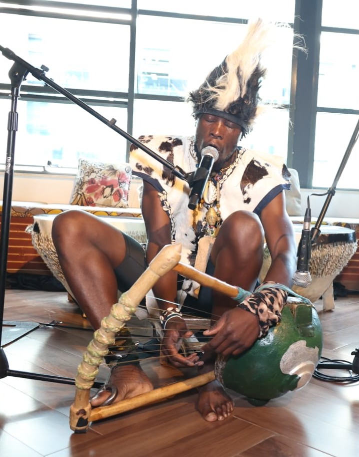 kake_wakake's tweet photo. Embracing my roots as an urban African cultural custodian 🌍🎶 Excited to continue preserving our heritage with the enchanting melodies of the Nyatiti! 🎵 Let's journey together in celebrating our rich traditions and keeping our cultural flame alive. #NyatitiMagic https://t.co/bTjXB9aVbS
