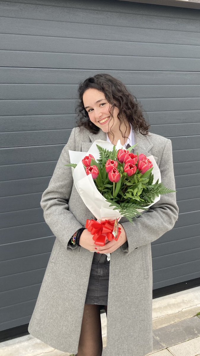 luciia_tp's tweet photo. 365🤍🌷 https://t.co/Vt8kSGMW68