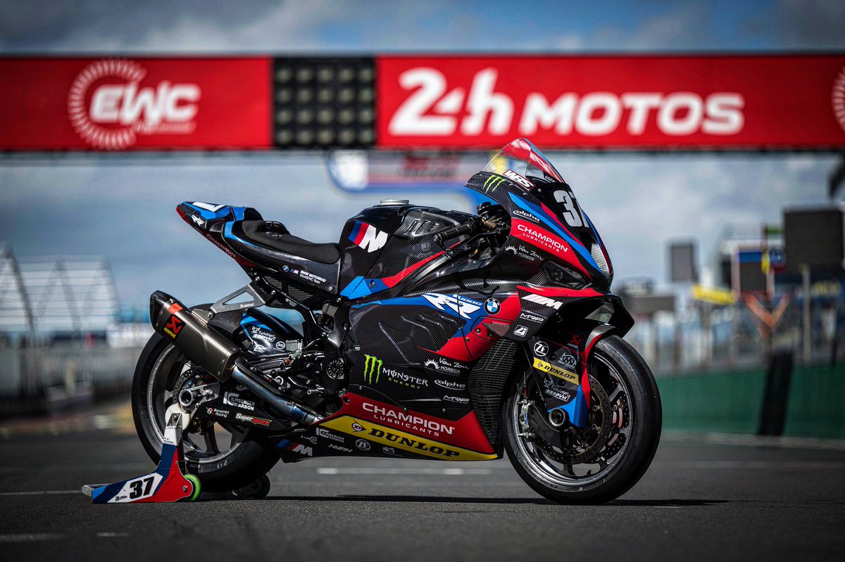 🔥 Rate this bike from 1 to 10🤩 Prochains tests très bientôt avec @BMWMotorradMoSp et la BMW M1000RR version @FIM_EWC pour préparer les 24H du Mans Motos qui se dérouleront du 18 au 21 Avril 2024.