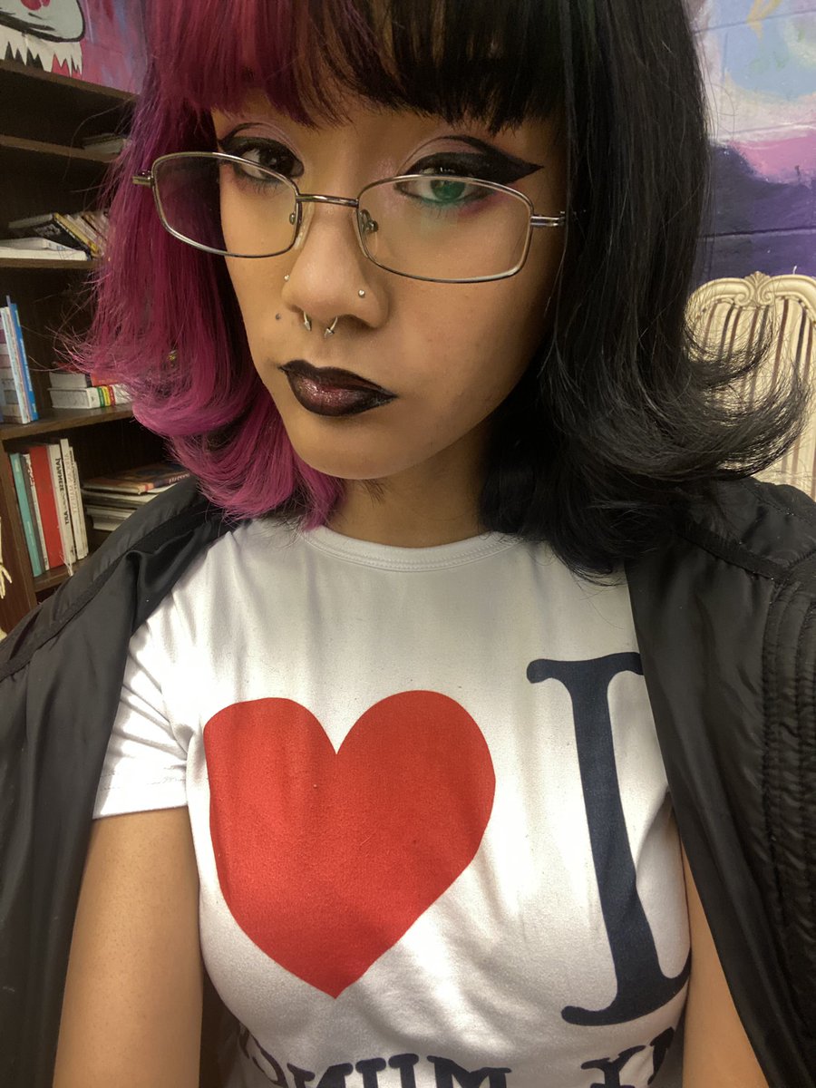 dr4culea's tweet photo. happy galentines day from draculea 🤭💕 https://t.co/fukGY8z6uY