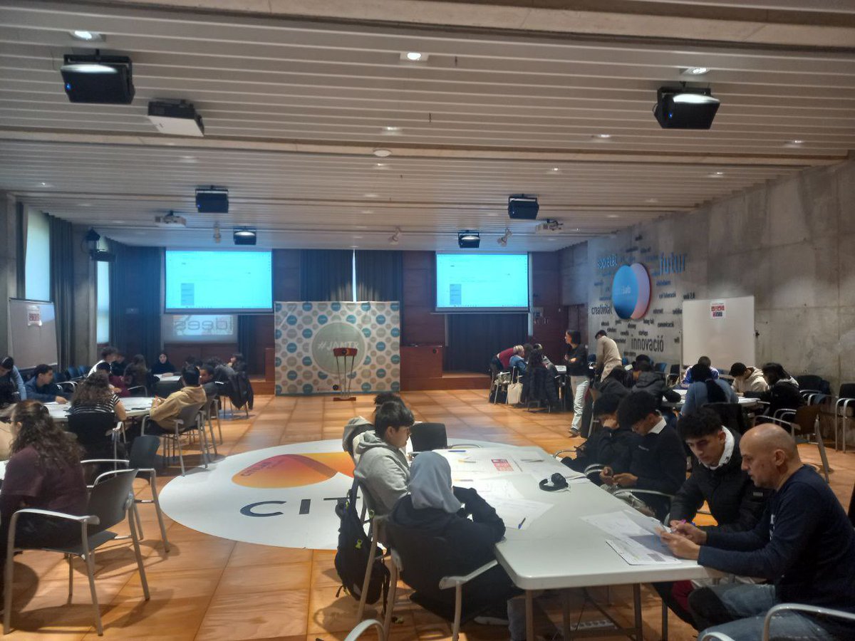 se_bll5's tweet photo. Cloenda de la JAM TR de disseny de treballs de recerca per a l'alumnat de l'Institut Maria Aurèlia Capmany: construcció de la hipòtesi, metodologies de recerca, ecosistema d'agents locals que ajuden en el procés, exposicions finals. Dinamitzat per @citilab i el CRP https://t.co/6VsNFm8G9p