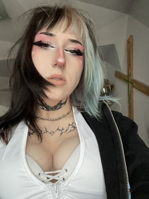 Say &ldquo;hi&rdquo; for Valentines Day gift;3 https://t.co/gyLmhYfZqp