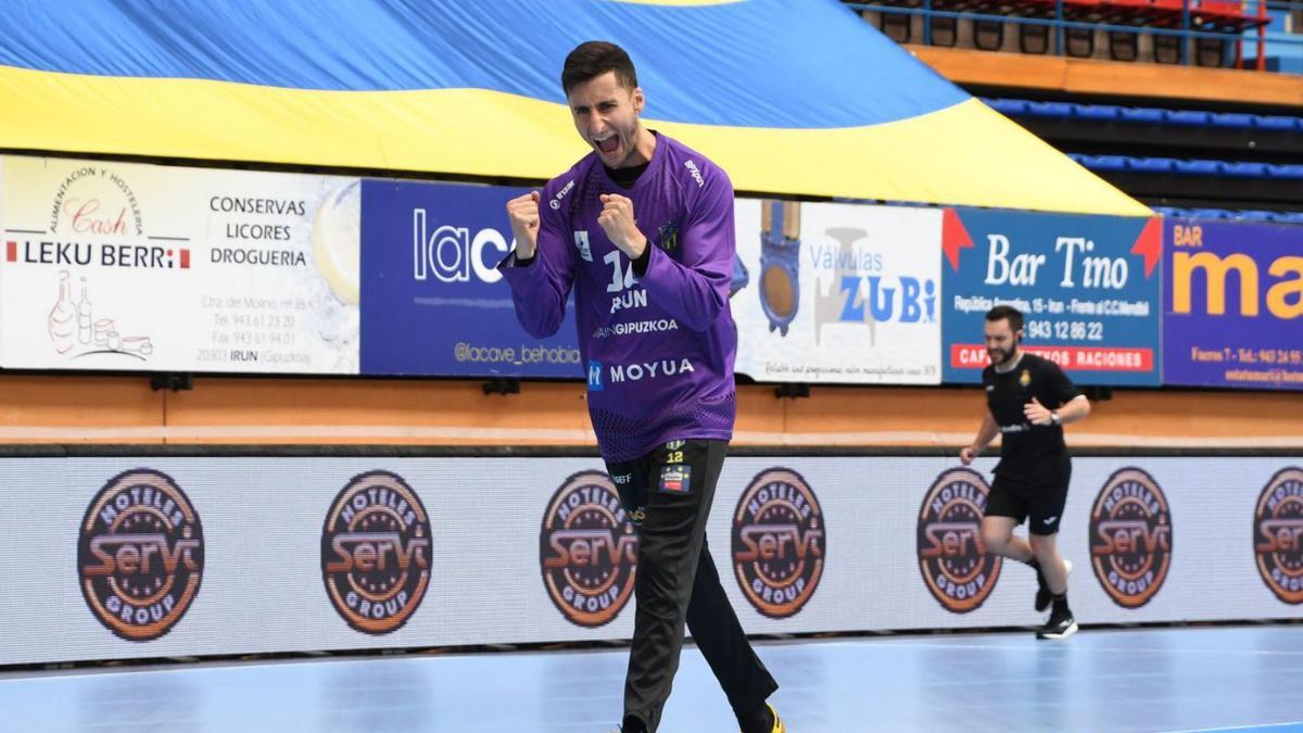 TodoBalonmano3's tweet photo. 💣El portero español Xoan Ledo nuevo jugador del @ciudadlogronobm 

➡Llega procedente del @IstresHB donde promediaba un 33% de paradas

➡Gran incorporación la del conjunto franjivino que firma hasta junio de 2026 https://t.co/LjhPK9mDpX