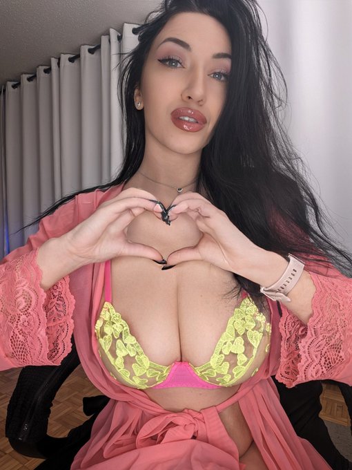 Boys, who send me surprise gifts on  throne..you are amazing;) https://t.co/lKFUBmRFMV<a href="/tag/vforvendetta"class="tags"><span>#vforvendetta</span></a><a href="/tag/guyfawkes"class="tags"><span>#guyfawkes</span></a><a href="/tag/november5th"class="tags"><span>#november5th</span></a><a href="/tag/guyfaw"class="tags"><span>#guyfaw</span></a>