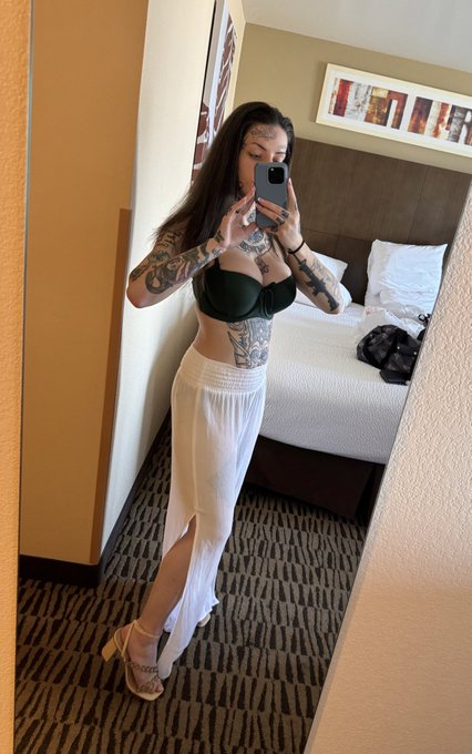 New bikini! https://t.co/AfrWWFxj4m