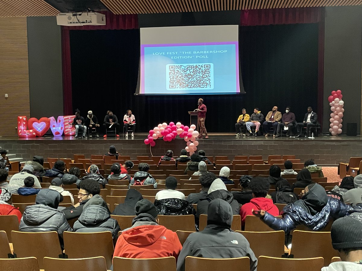 DunbarHSDC's tweet image. Love is in the air. Students, staff, and friends of Dunbar never experienced &quot;love like this before&quot;. Shoutout to all the panelists, facilitators, and organizers for such a great event!
@dcpublicschools @XQAmerica @DCPSconnected 
#since1870 #Weworkforkids #raisingthebar…