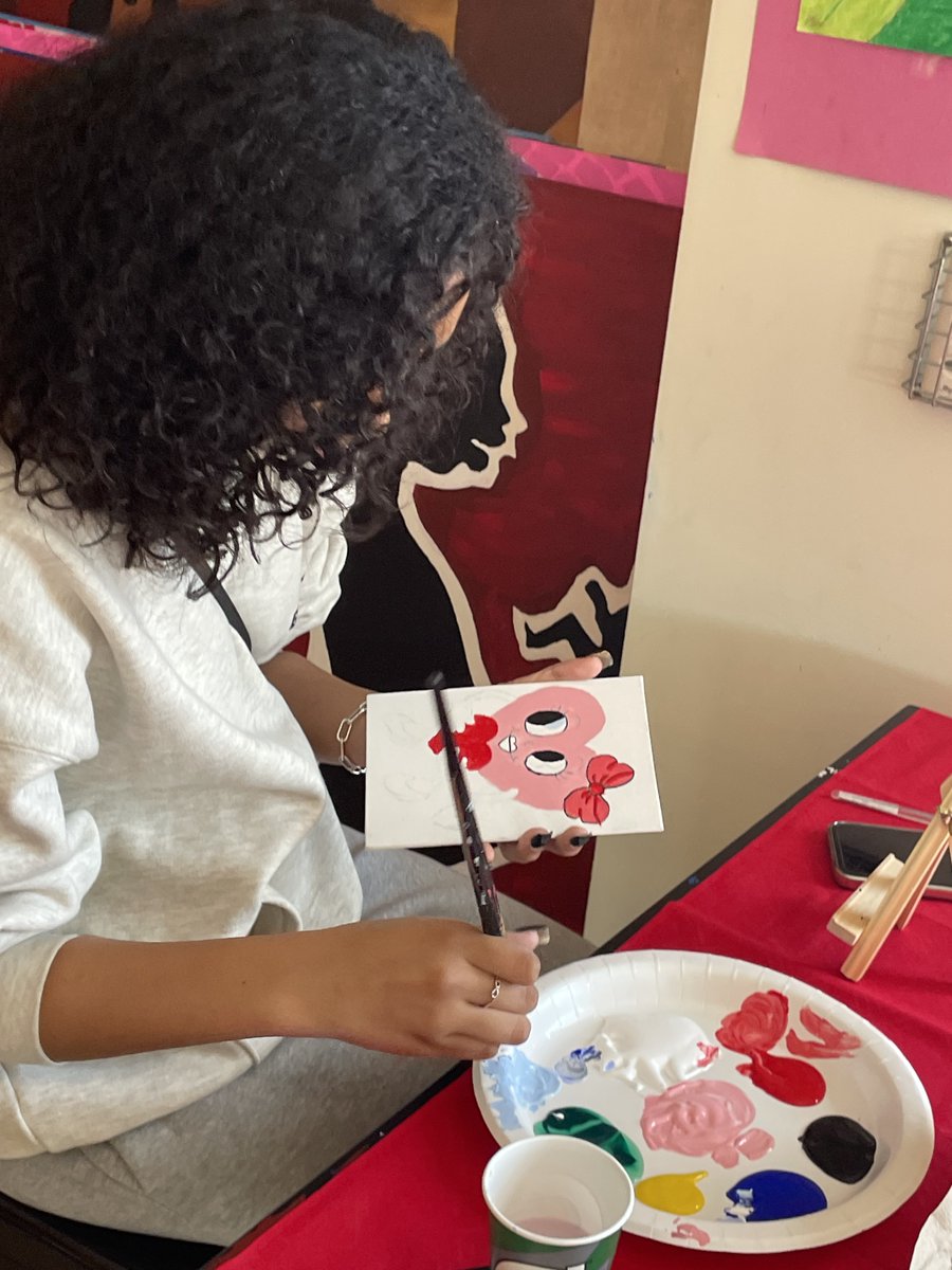 DunbarHSDC's tweet image. Love is in the air. Students, staff, and friends of Dunbar never experienced &quot;love like this before&quot;. Shoutout to all the panelists, facilitators, and organizers for such a great event!
@dcpublicschools @XQAmerica @DCPSconnected 
#since1870 #Weworkforkids #raisingthebar…