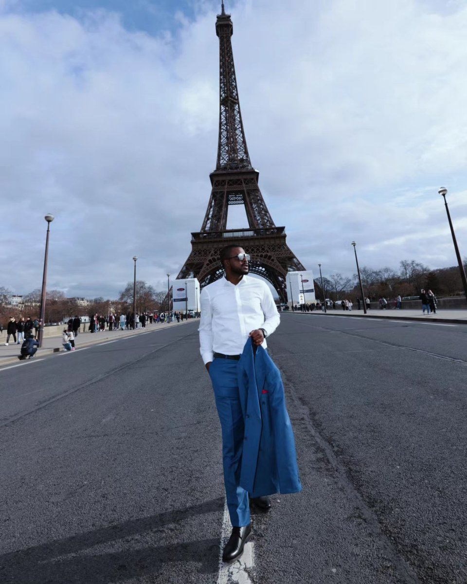 Victor_Tams's tweet image. Lost in the romance of Parisian skies, with the Eiffel Tower as my guide. 💫 #CityOfLove #EiffelMagic 🌹💯 🍾