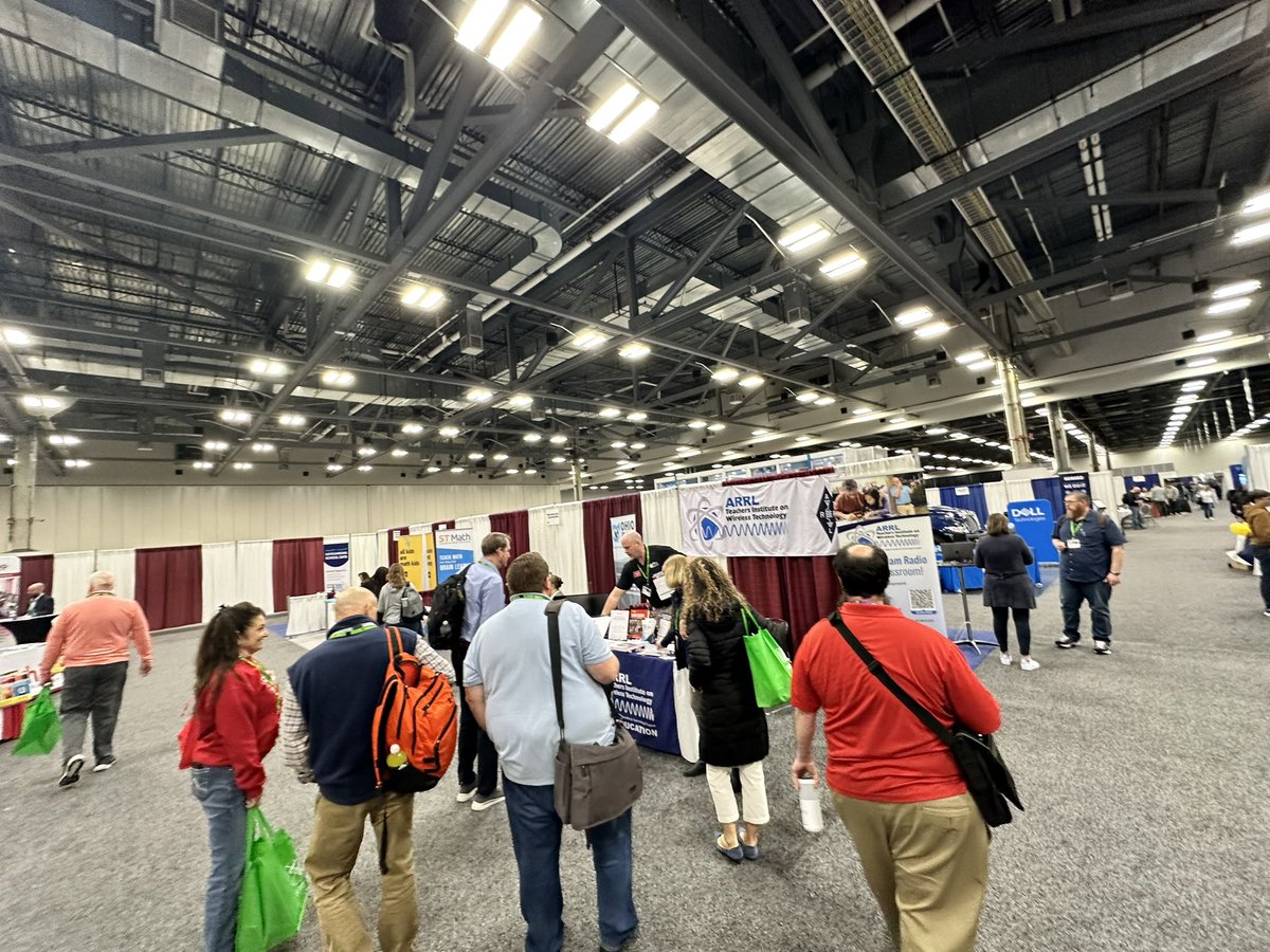 goodgame_K5ATA's tweet photo. Absolutely amazing day 2 at #oetc We shared with a ton of teachers about Teachers Institute and how to use wireless technology to blaze a trail for #stem education in #Ohio. TI will be FULL this year! I expect next year we will need even more sessions.  #hamradio #amateurradio https://t.co/UD2EkQrcAK
