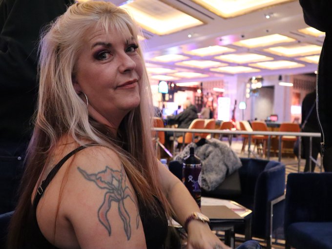 The worst lighting, but it was a fun night #joclynstone https://t.co/HuObJvlRWB<a href="/tag/joclynstone"class="tags">#joclynstone</a>