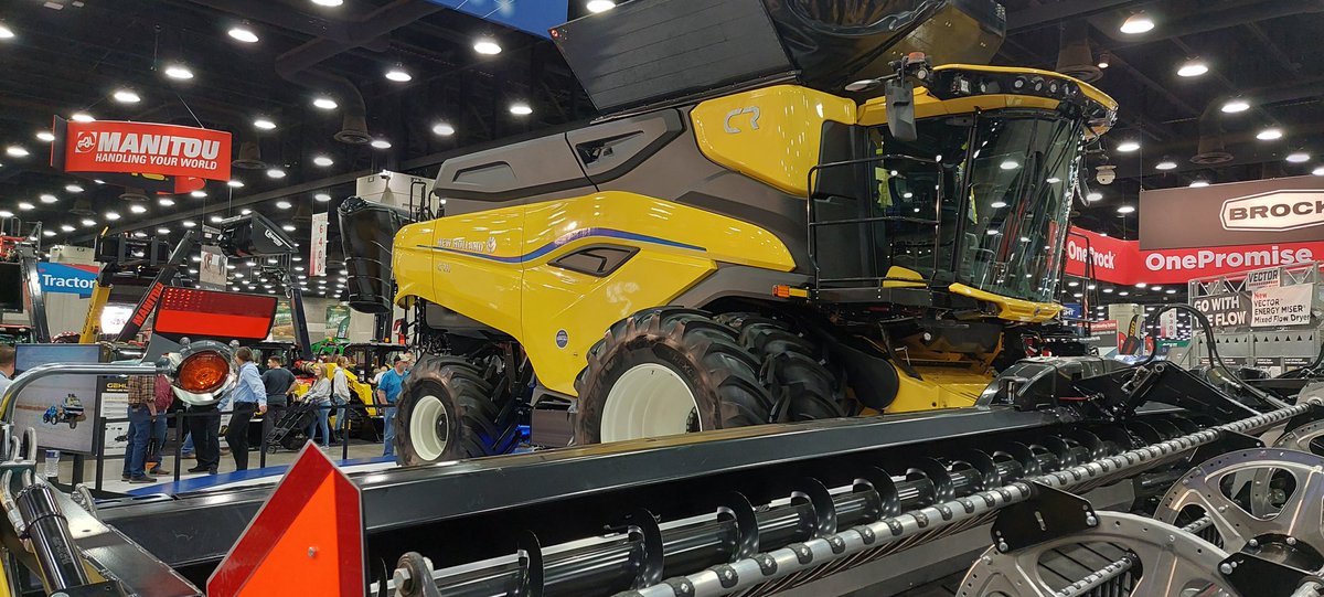 wilkjef's tweet photo. Oh look...a blue Steiger and a yellow Case...😉😎😎🤤
#KYNFMS https://t.co/WV5owpqmyr