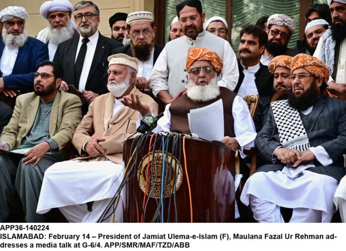 apppashto's tweet photo. جمعيت علمائے اسلام به خپل پارلماني كردار لوبوي٬ مونږ به په اسمبلۍ كښې نمائندګي كوٶ۔ د مولانا فضل الرحمان پرېس کنفرنس

 https://t.co/4HNmWoxZZf https://t.co/ph8LocE9OA