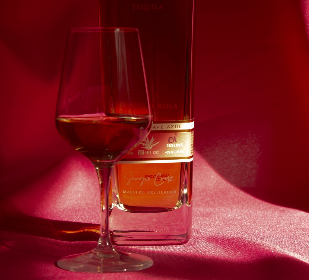 SipCompoveda's tweet image. Love is in the air, and so is the aroma of Rosa Tequila.

 #RewriteTheRulesofTequila #CompovedaRosa #Valentinesdayspirit #valentinesday #CompovedaTequila