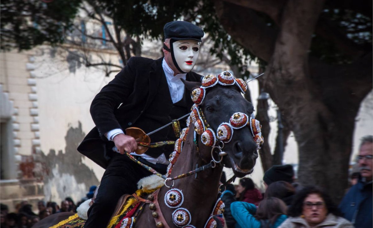 CSmeraldaOff's tweet image. Sartiglia batte la pioggia; il primo giorno è un successo #Sartiglia

costasmeralda.it/sartiglia-batt…