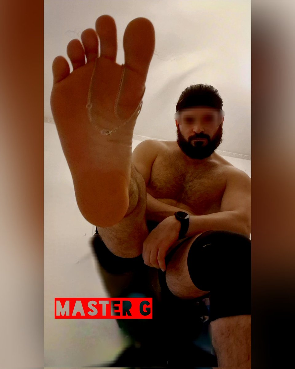 DomMaster_G's tweet photo. There is no better way to show tribute than in this way.

You drop cash, I triumph. 
You pass out, I enjoy.

RT if you would like to be in the place of this necklace, FAG.

#Findom #cashmaster #finsub #dom #sub #feet #feetworshi̇p #bare #foot #MasterG https://t.co/EKavztY2Oy